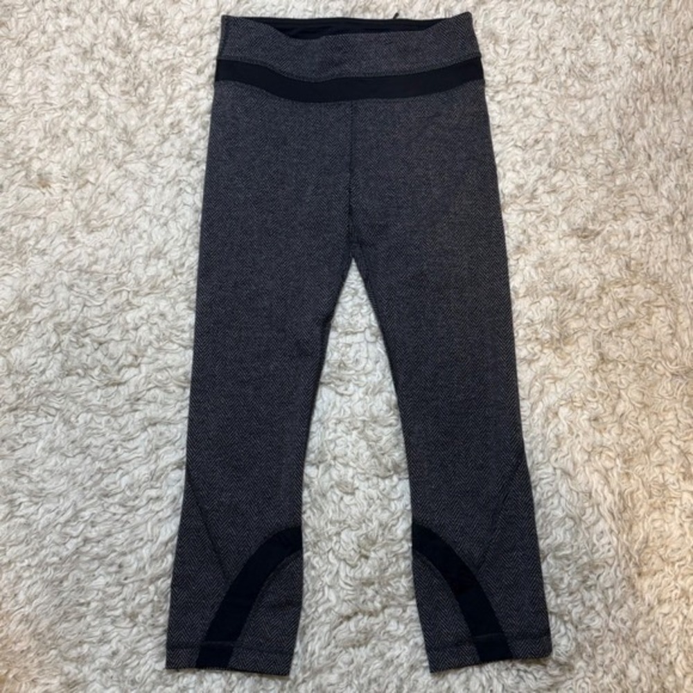 Lululemon Run Inspire Crop II Leggings Size 4 Gray/Black - Picture 3 of 10